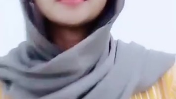 Bokep Jilbab Yulia Ukhty Pamer Belahan Pascol Nakal