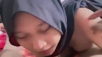 Dedek Jilbab Jilatin Biji Kontol Pacar