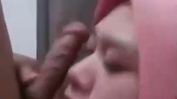 Bokep Premium Sex BJ Pembantu Jilbab Sampai Keluar Dimulut